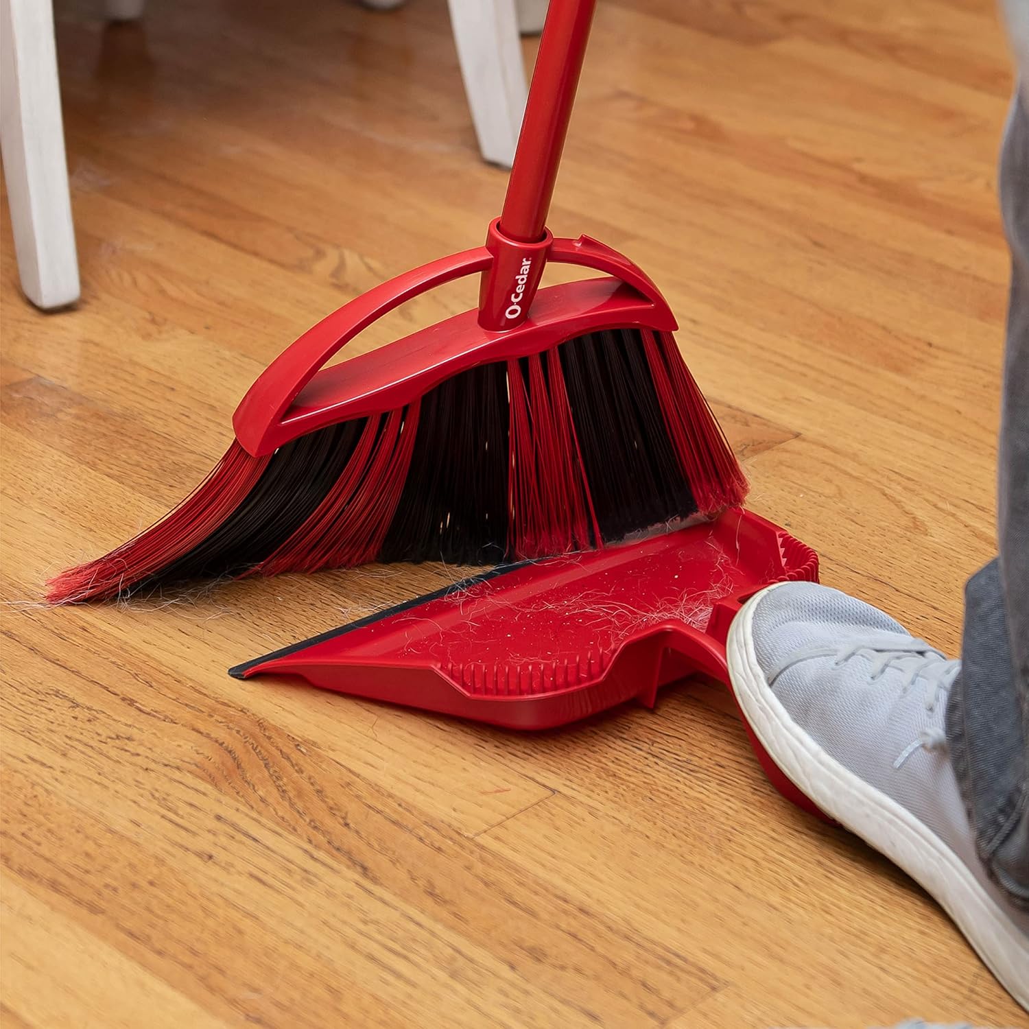 O-Cedar Pet Pro Broom with Step-On Dustpan | Remove 99% with One Sweep | DustPan Removes 3 Times More Pet Hair | Quiet Cleaning Tool for Cat and Dog Owners