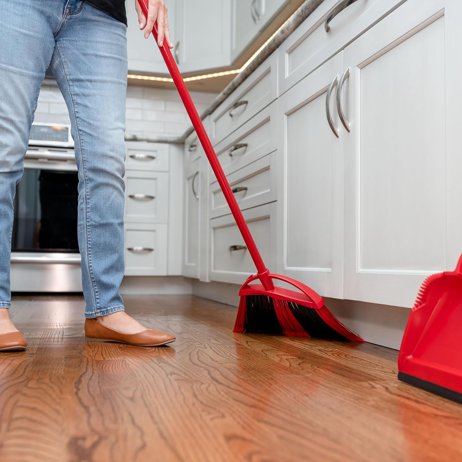 O-Cedar Pet Pro Broom with Step-On Dustpan | Remove 99% with One Sweep | DustPan Removes 3 Times More Pet Hair | Quiet Cleaning Tool for Cat and Dog Owners
