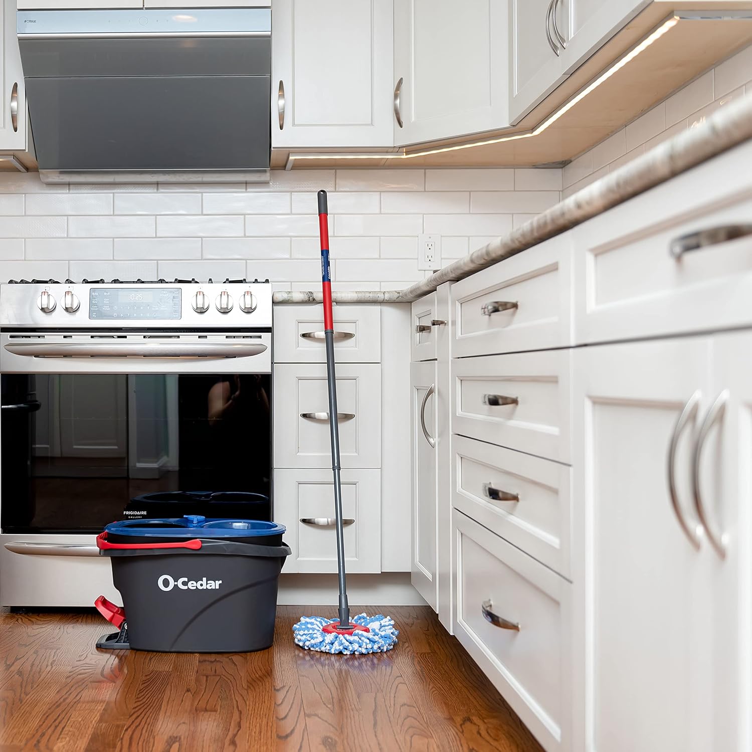 O-Cedar RinseClean Spin Mop & Bucket System + 2 Extra Mop Heads| Clean with Clean Water | Removes 99% of Bacteria