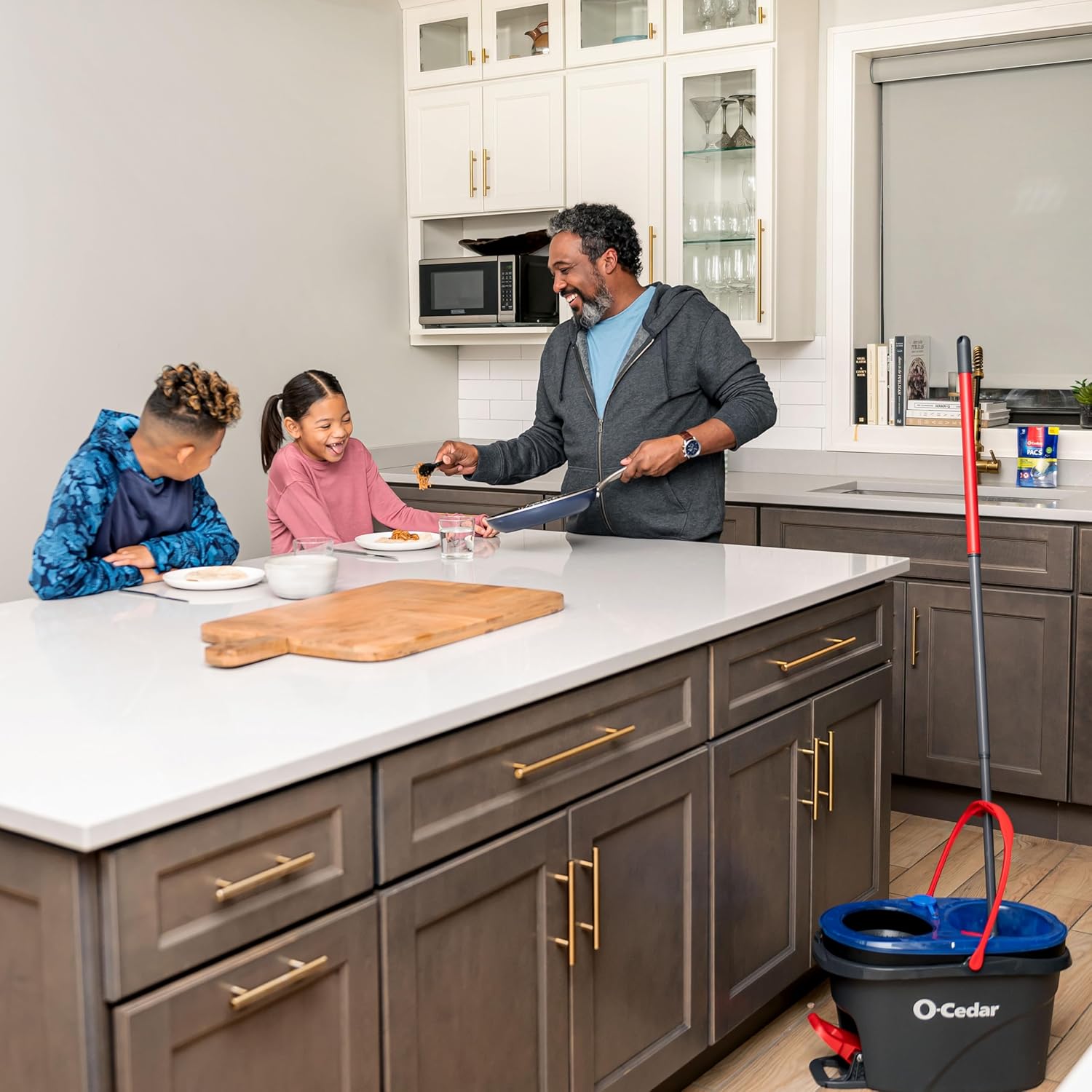 O-Cedar RinseClean Spin Mop & Bucket System + 2 Extra Mop Heads| Clean with Clean Water | Removes 99% of Bacteria